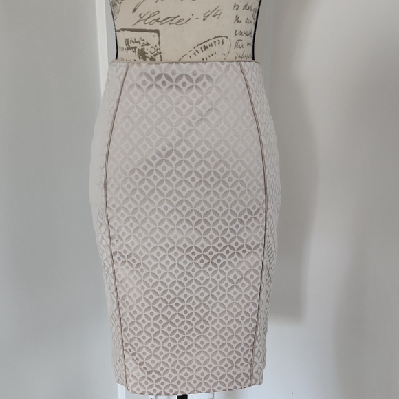 Elegant Cream Peplum Skirt Suit - Picture 14 of 16